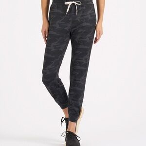 Vuori Performance Jogger Women’s Medium Dark Gray Camouflage